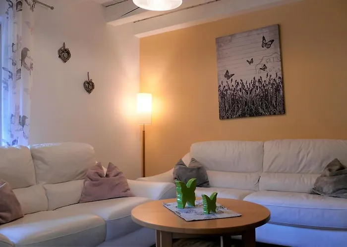 Helles Im Landhausstil Fuer Bis Zu 10 Personen Nyaraló *