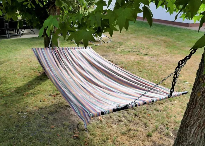 Helles Im Landhausstil Fuer Bis Zu 10 Personen